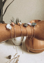 Load image into Gallery viewer, Crystal Stone Diffusing Bracelet