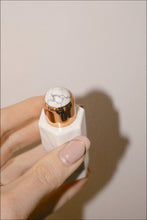 Load image into Gallery viewer, WAO Oil Beauty Roller
